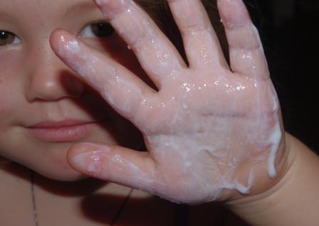 Post image for Wordless Wednesday – Glue on your hands